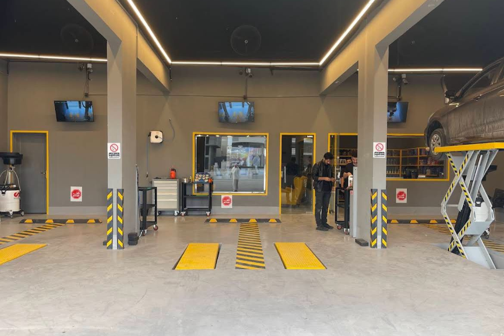 فريق صيانة السيارات